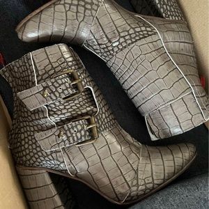 Stone Croco JOEY - Freebird by Steven size 9